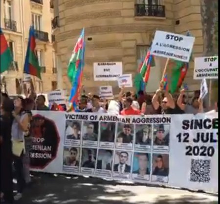 Parisdə Ermənistanın təxribatları əleyhinə aksiya keçirilib - Fotolar