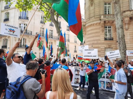 Parisdə Ermənistanın təxribatları əleyhinə aksiya keçirilib - Fotolar