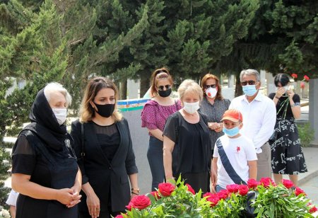 Müdafiə Nazirliyinin nümayəndələri Rəşad Atakişiyevin məzarını ziyarət edib