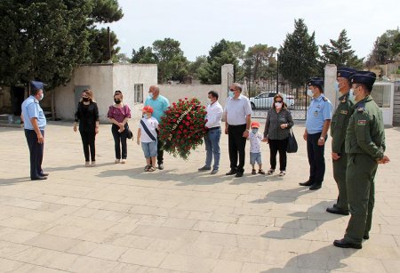 Müdafiə Nazirliyinin nümayəndələri Rəşad Atakişiyevin məzarını ziyarət edib