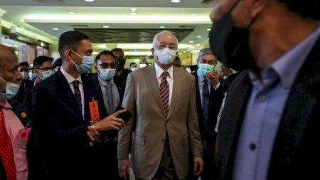 Keçmiş Baş nazirə 52 il həbs cəzası verildi