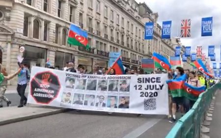 BBC-nin və Britaniya parlamentinin qarşısında erməni təxribatına qarşı aksiya - Fotolar