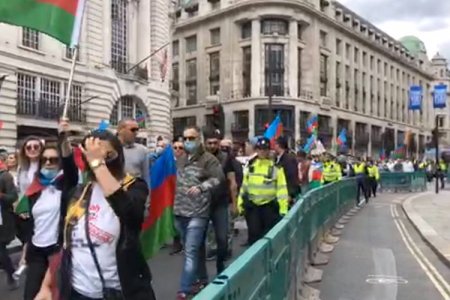 BBC-nin və Britaniya parlamentinin qarşısında erməni təxribatına qarşı aksiya - Fotolar