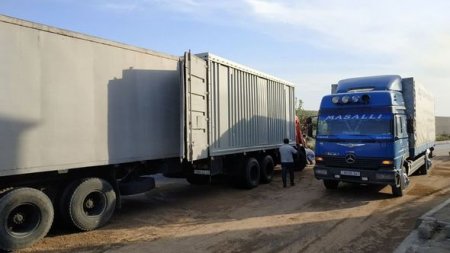 Bakıda yola dağılan maddə zəncirvari qəzaya səbəb oldu - FOTO