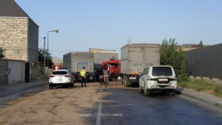 Bakıda yola dağılan maddə zəncirvari qəzaya səbəb oldu - FOTO
