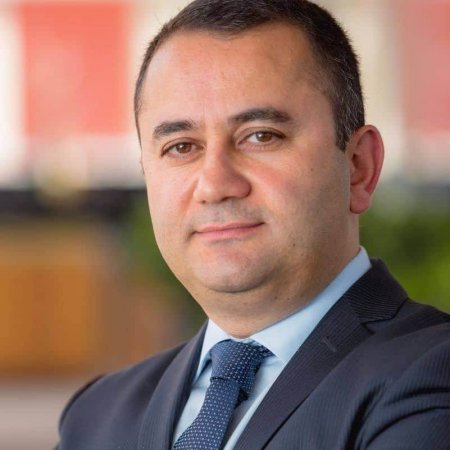 Yeni nazir özünə müşavir təyin etdi 