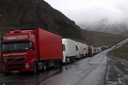 Gürcüstan Rusiyadan Ermənistana göndərilən partlayıcı dolu yük maşınlarını saxladı… - SKANDAL