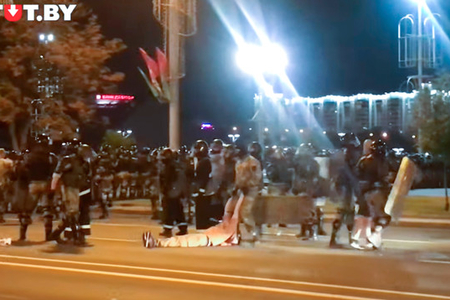 Belarusda etirazların ilk gecəsi: bir ölü, xeyli yaralı - Tixanovskayanın da səhhəti pisləşib (YENİLƏNİB)