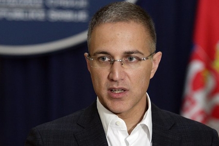 Serbiyalı nazir Ermənistana silah satılması məsələsini aydınlaşdırmaq üçün Bakıya gəlib