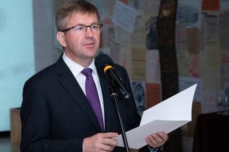 KİV: Belarusun Slovakiyadakı səfiri istefa verib