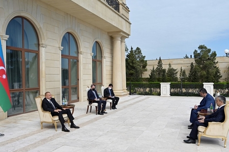 Prezident İlham Əliyev Özbəkistanın yeni səfirinin etimadnaməsini qəbul edib FOTO Prezident İlham Əliyev Özbəkistanın yeni səfirinin etimadnaməsini qəbul edib FOTO