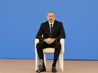 Президент Ильхам Алиев ознакомился со строительством электроподстанции "Гобу"