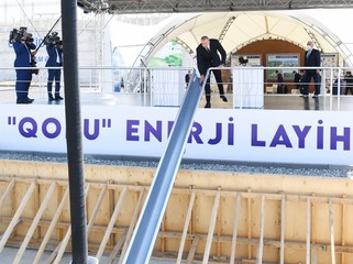 Президент Ильхам Алиев ознакомился со строительством электроподстанции "Гобу"