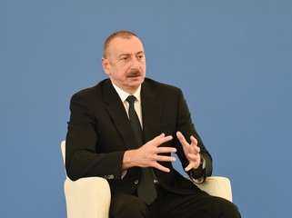 Президент Ильхам Алиев ознакомился со строительством электроподстанции "Гобу"