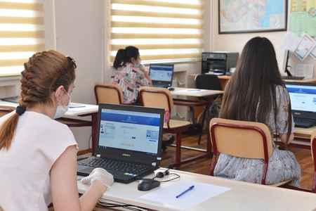 İşə qəbul imtahanları davam edir