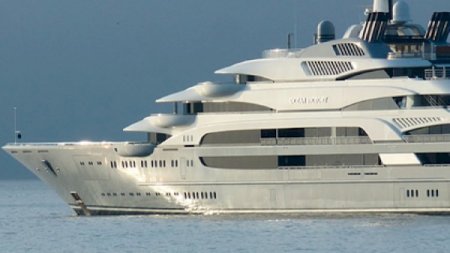 Prezident, milyarder, siyasətçi yaxtada qızlarla yaxalandı – Sensasiya