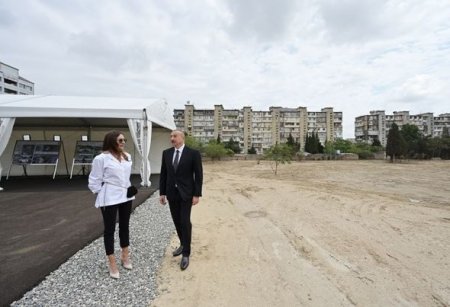 İlham Əliyev və Mehriban Əliyeva meşə tipli yeni parkda görüləcək işlərlə tanış olublar - FOTO