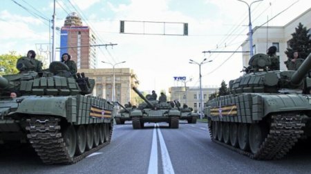 Gərginlik artır: Rusiya 480 tank və 900-dən çox zirehli maşın göndərdi