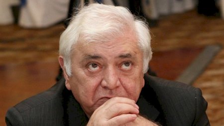 “Oğlanlarımın toyunda Məmməd Araz yox idi, Fəttah dayı onu əvəz etdi...” - Aqil Abbas