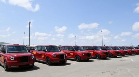 Prezident Bakıya gətirilən yeni taksilərlə tanış oldu - Fotolar 