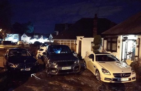 Məmur oğlunun bahalı avtomobil kolleksiyasının fotoları yayıldı: Bu pullar hardandır?