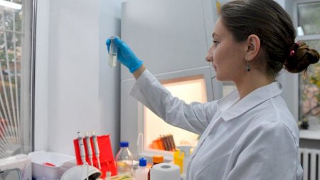 Rusiyada koronavirusa görə peyvənd olunanların səhhəti necədir? - Açıqlama