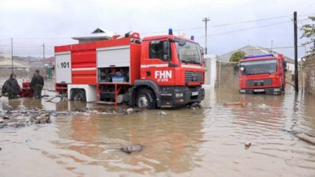 Binəqədidə evləri su basdı: 6 nəfər köməksiz qaldı