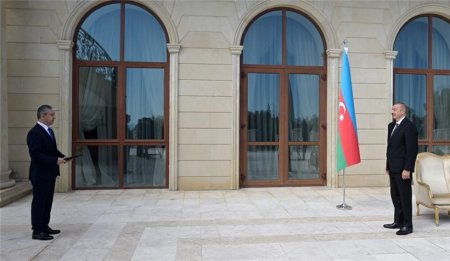 Prezident İlham Əliyev Özbəkistanın yeni səfirinin etimadnaməsini qəbul edib FOTO