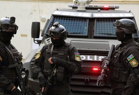 “Bandotdel” Bakıda kriminal aləmin “sxodka”sına basqın etdi — 100 nəfər saxlanıldın (VİDEO)