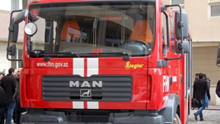 Sumqayıtda yaşayış binasında yanğın oldu