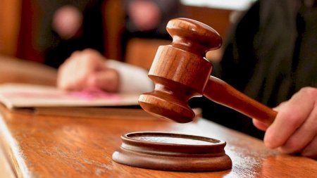 Rüşvət alarkən tutulan vergi işçilərinin məhkəməsi başlayır