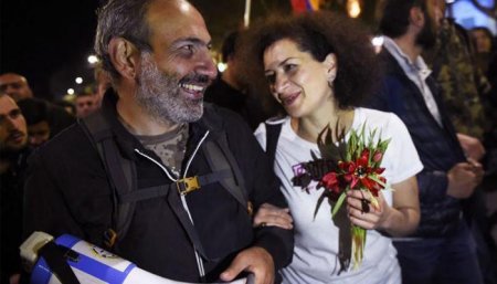 Saat ala bilərsən, amma vaxt yox: - kasıb Ermənistanın varlı hökmdarları