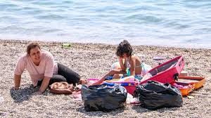 Koronaviruslu qadın dənizə gəldi və... — FOTOLAR