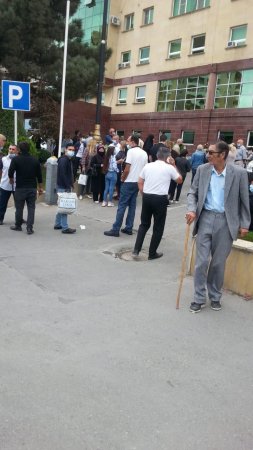 Yasamal sakinləri Samir Şərifovu İTTİHAM ETDİ - “Nazirlə icra başçısı pullarımızı mənimsəyib”