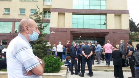 Yasamal sakinləri Samir Şərifovu İTTİHAM ETDİ - “Nazirlə icra başçısı pullarımızı mənimsəyib”