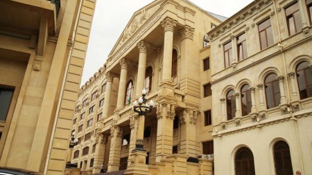 Şagirdin özünü məktəbin binasından atması ilə bağlı cinayət işi açıldı