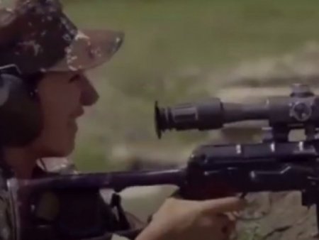 Paşinyanın arvadı snayper tüfəngindən Azərbaycan kəndlərinə tərəf atəş açır -VIDEO