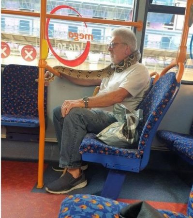 Koronavirusdan ilan vasitəsilə qorunan şəxs marağa səbəb oldu - FOTO