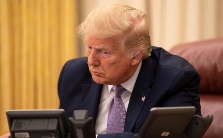 Tramp telefon zənginə görə mətbuat konfransını yarımçıq kəsib