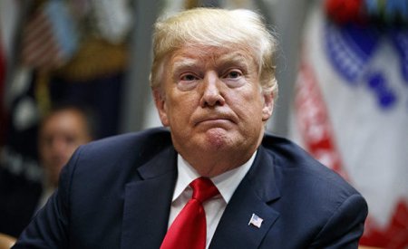 Trampı açıq şəkildə dəstəkləyən polis işdən çıxarıldı