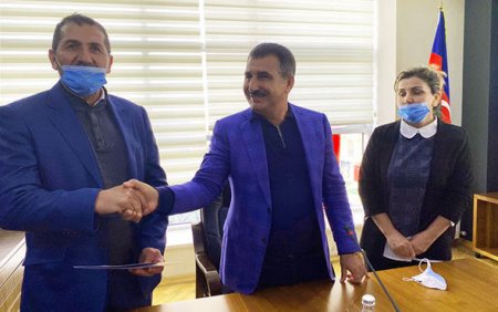 Suqovuşanda Azərbaycan bayrağını qaldıran hərbçiyə ev verildi - FOTO