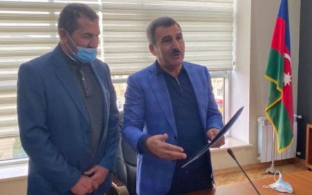 Suqovuşanda Azərbaycan bayrağını qaldıran hərbçiyə ev verildi - FOTO