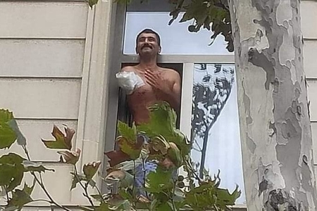 Günün fotosu: Qolunu və ürəyini Qarabağda qoyub gələn qazi