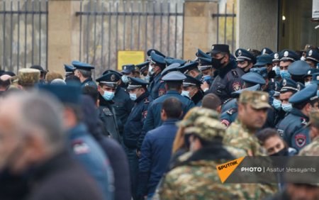 Erməni valideynlər Tonoyanla görüş tələb edir: “Övladlarımızı qaytarın” FOTO