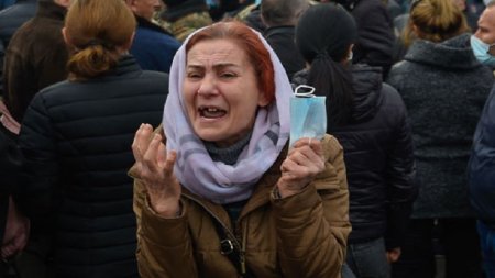 Erməni valideynlər Tonoyanla görüş tələb edir: “Övladlarımızı qaytarın” FOTO