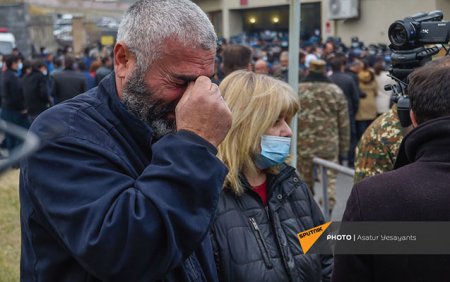 Erməni valideynlər Tonoyanla görüş tələb edir: “Övladlarımızı qaytarın” FOTO