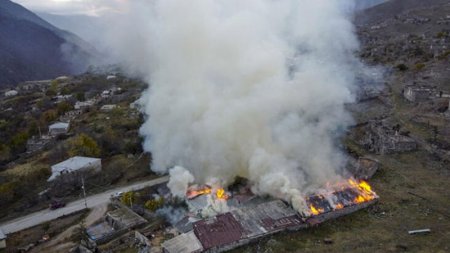 Kəlbəcərdən son xəbər: Onlarla ev yanır