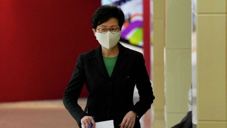 ABŞ-ın sanksiyalarına görə bütün pullarını evində saxlayır