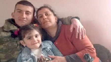 Şəhid anası dövlətin ayırdığı 10 min manatı Silahlı Qüvvələrə Yardım Fonduna bağışladı