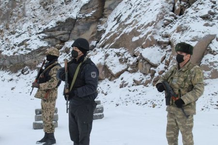 Azərbaycan polisi Kəlbəcərdə postlar qurdu - FOTO